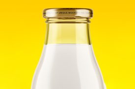 موکاپ بطری شیشه ای شیر لایه باز