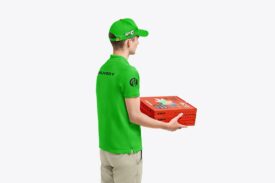موکاپ جعبه پیتزا و لباس فرم لایه باز